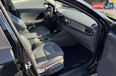 Позашляховик / Кросовер Kia Niro 2016 в 