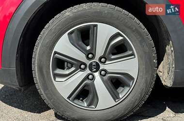 Внедорожник / Кроссовер Kia Niro 2017 в 