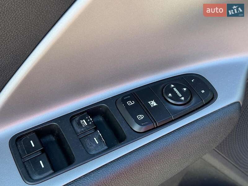 Внедорожник / Кроссовер Kia Niro 2017 в Виннице