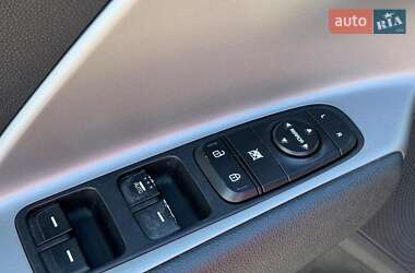 Внедорожник / Кроссовер Kia Niro 2017 в 