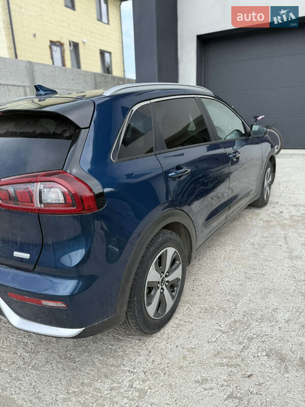 Внедорожник / Кроссовер Kia Niro 2017 в Киеве