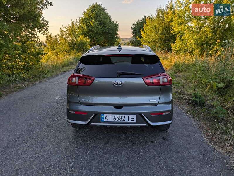 Позашляховик / Кросовер Kia Niro 2017 в Івано-Франківську