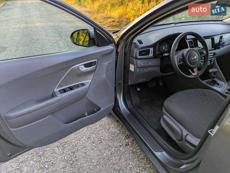 Позашляховик / Кросовер Kia Niro 2017 в Івано-Франківську