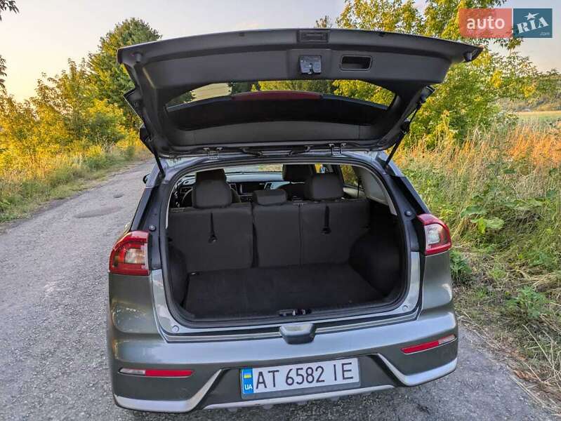 Позашляховик / Кросовер Kia Niro 2017 в Івано-Франківську