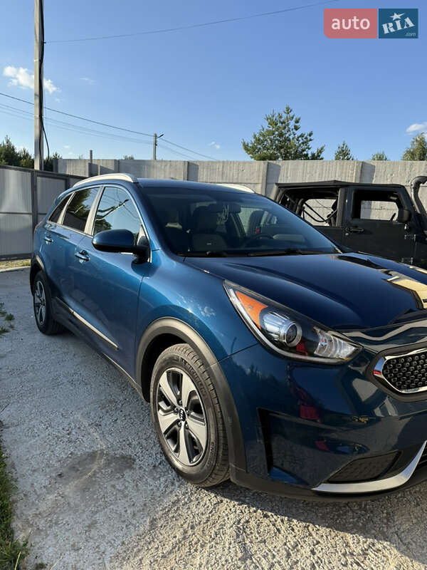Внедорожник / Кроссовер Kia Niro 2017 в Киеве