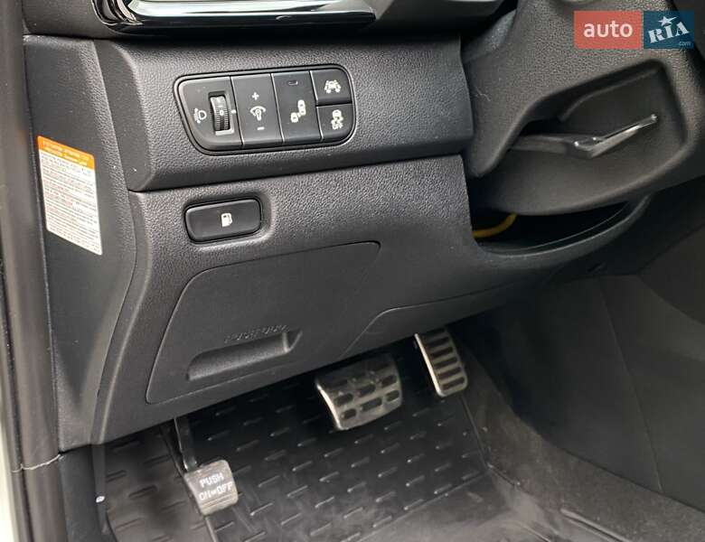 Позашляховик / Кросовер Kia Niro 2017 в Києві