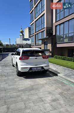Внедорожник / Кроссовер Kia Niro 2017 в 