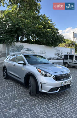 Позашляховик / Кросовер Kia Niro 2017 в Дніпрі