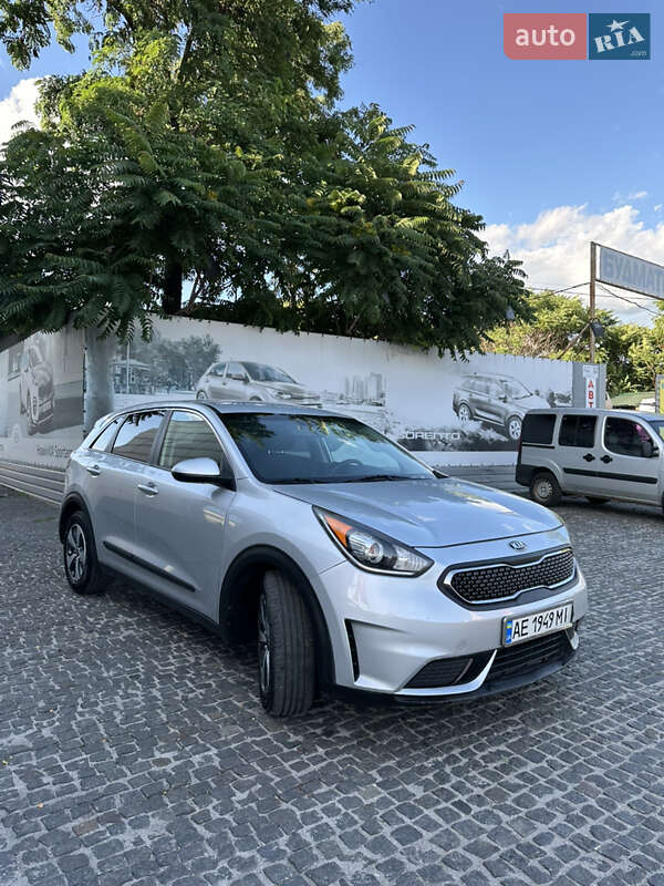 Внедорожник / Кроссовер Kia Niro 2017 в 