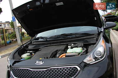 Внедорожник / Кроссовер Kia Niro 2017 в Одессе