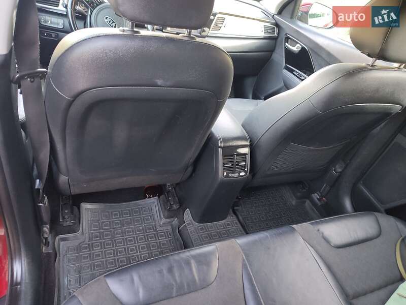 Внедорожник / Кроссовер Kia Niro 2017 в Черкассах фото 4 Внедорожник / Кроссовер Kia Niro 2017 в Черкассах