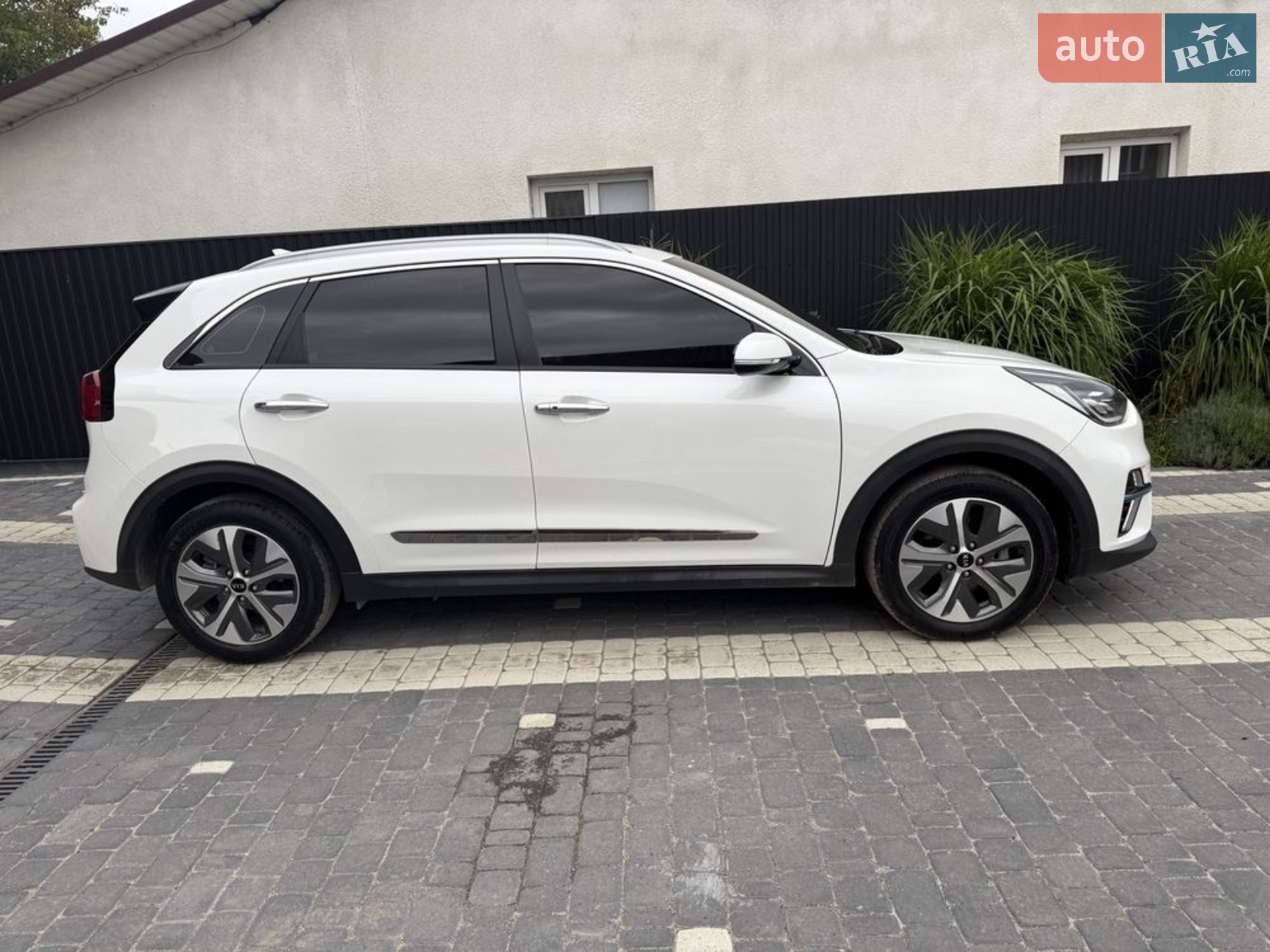 2020 Kia Niro - фото 1