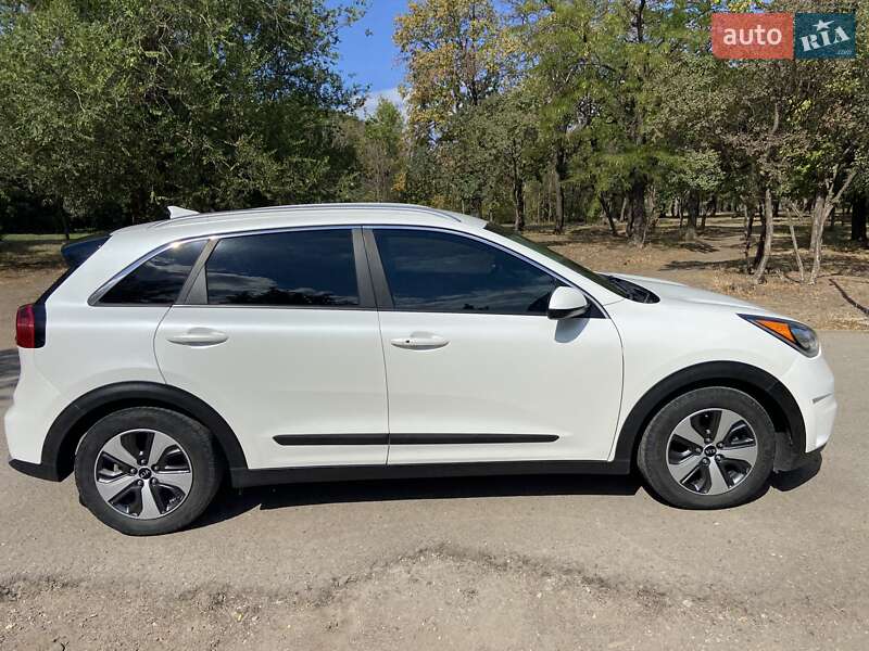 Внедорожник / Кроссовер Kia Niro 2017 в Кривом Роге фото 3 Внедорожник / Кроссовер Kia Niro 2017 в Кривом Роге