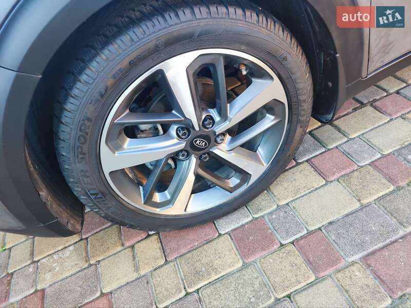 Внедорожник / Кроссовер Kia Niro 2017 в Ровно
