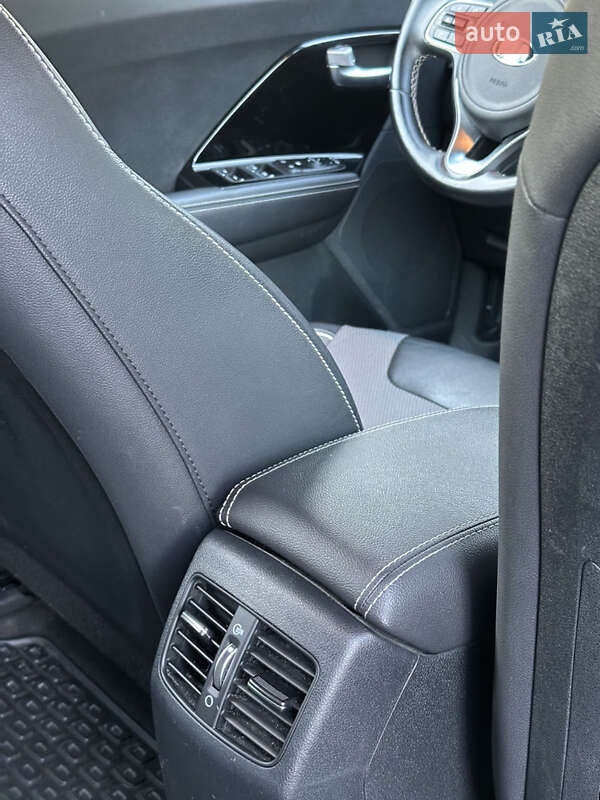 Внедорожник / Кроссовер Kia Niro 2020 в Золочеве фото 36 Внедорожник / Кроссовер Kia Niro 2020 в Золочеве