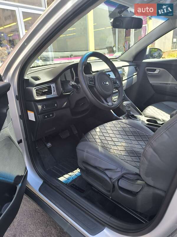 Внедорожник / Кроссовер Kia Niro 2017 в Одессе фото 8 Внедорожник / Кроссовер Kia Niro 2017 в Одессе