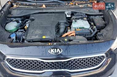 Внедорожник / Кроссовер Kia Niro 2017 в 