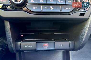 Внедорожник / Кроссовер Kia Niro 2020 в 