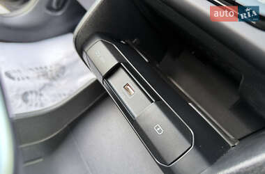 Позашляховик / Кросовер Kia Niro 2020 в  фото 74 Позашляховик / Кросовер Kia Niro 2020 в