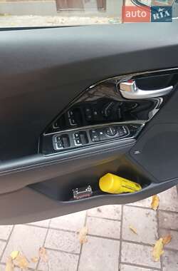Позашляховик / Кросовер Kia Niro 2020 в 