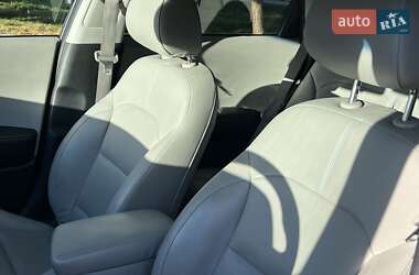 Позашляховик / Кросовер Kia Niro 2018 в  фото 18 Позашляховик / Кросовер Kia Niro 2018 в