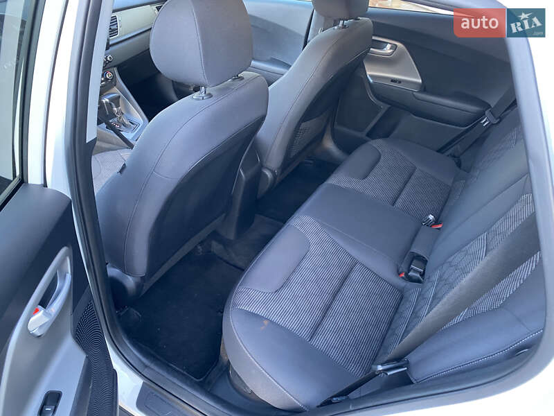 Внедорожник / Кроссовер Kia Niro 2019 в Черноморске фото 14 Внедорожник / Кроссовер Kia Niro 2019 в Черноморске
