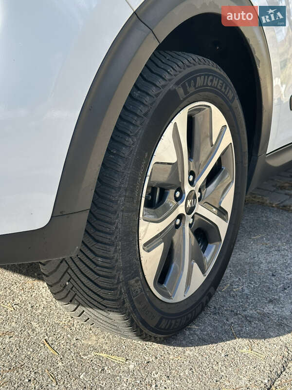 Позашляховик / Кросовер Kia Niro 2020 в Львові фото 25 Позашляховик / Кросовер Kia Niro 2020 в Львові