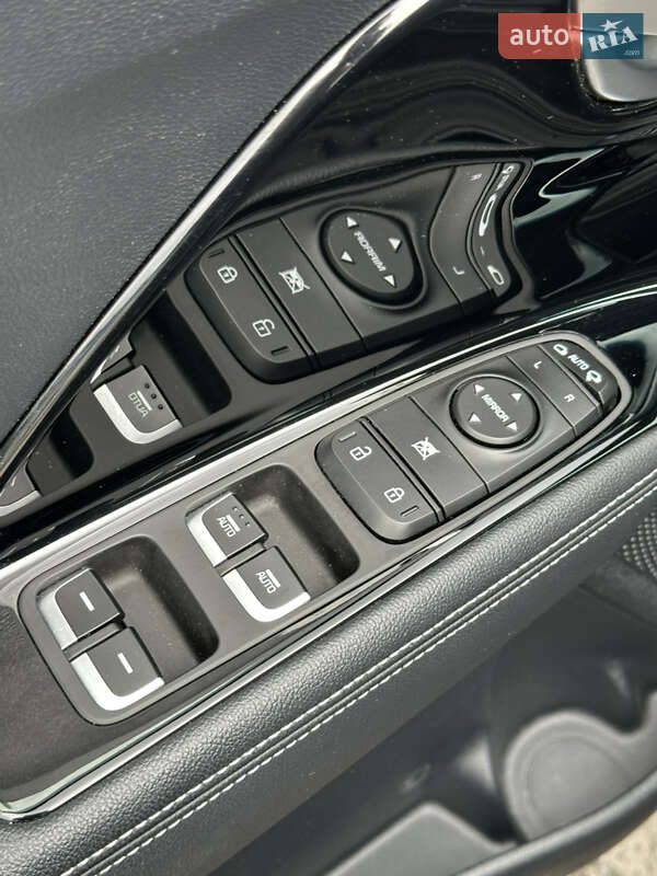 Позашляховик / Кросовер Kia Niro 2020 в Золочеві