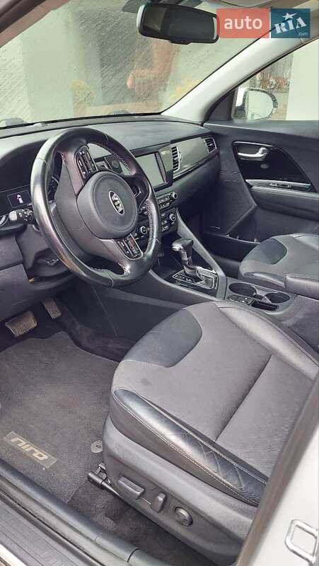 Внедорожник / Кроссовер Kia Niro 2018 в Тысменице фото 9 Внедорожник / Кроссовер Kia Niro 2018 в Тысменице