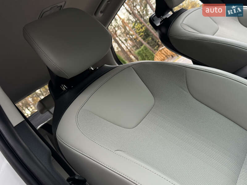 Внедорожник / Кроссовер Kia Niro 2023 в Дрогобыче