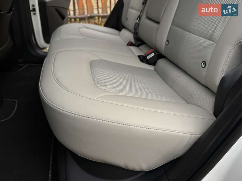 Внедорожник / Кроссовер Kia Niro 2023 в Дрогобыче