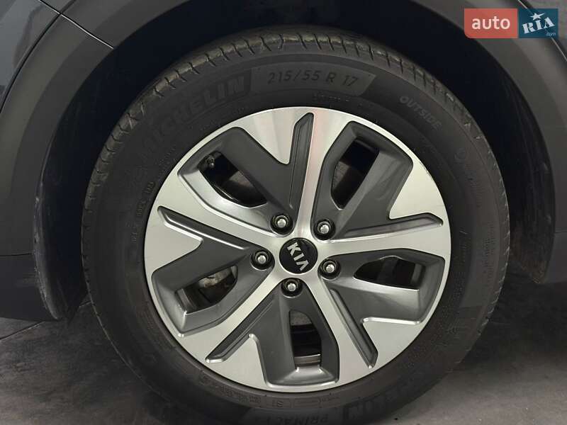 Внедорожник / Кроссовер Kia Niro 2019 в Луцке фото 13 Внедорожник / Кроссовер Kia Niro 2019 в Луцке