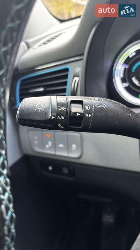 Внедорожник / Кроссовер Kia Niro 2017 в Полтаве