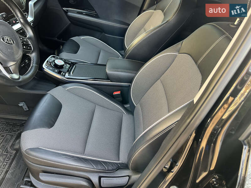 Позашляховик / Кросовер Kia Niro 2020 в Чернівцях