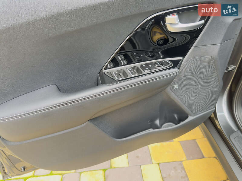 Внедорожник / Кроссовер Kia Niro 2021 в Казатине