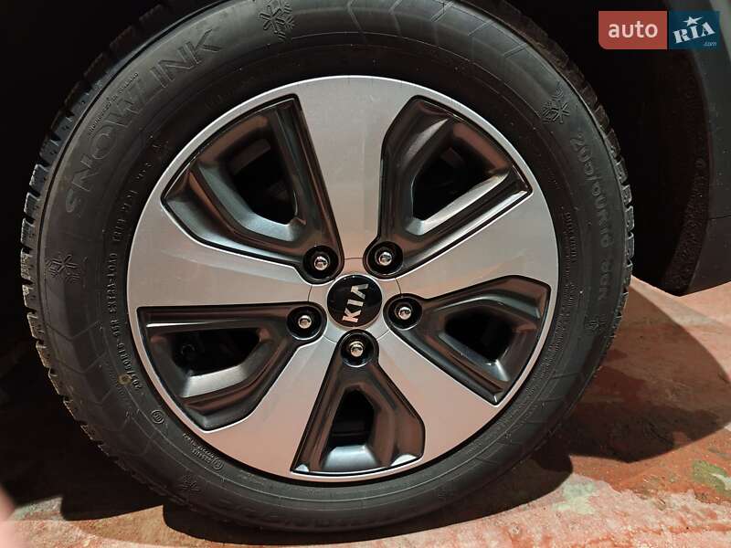 Внедорожник / Кроссовер Kia Niro 2018 в Хмельницком