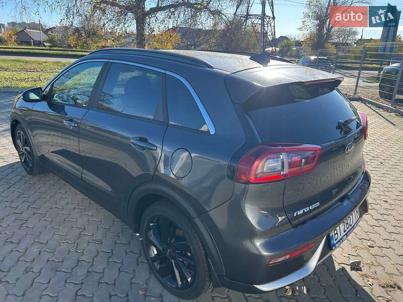 Внедорожник / Кроссовер Kia Niro 2017 в Кременчуге