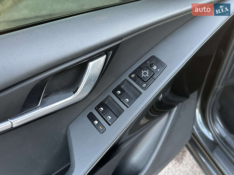 Внедорожник / Кроссовер Kia Niro 2024 в Дрогобыче