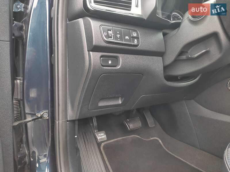 Позашляховик / Кросовер Kia Niro 2017 в Звягелі