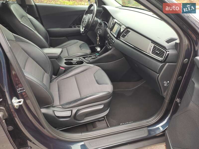 Позашляховик / Кросовер Kia Niro 2017 в Звягелі