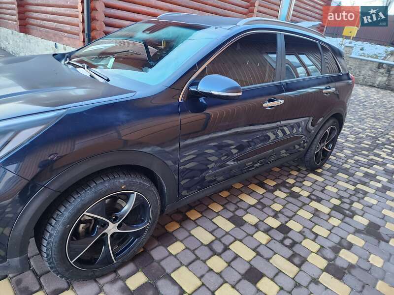Внедорожник / Кроссовер Kia Niro 2019 в Косове фото 6 Внедорожник / Кроссовер Kia Niro 2019 в Косове