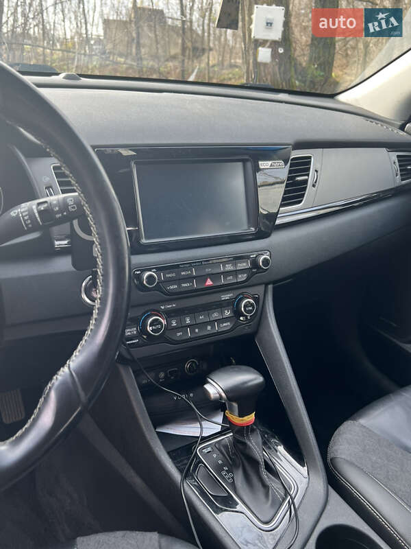 Позашляховик / Кросовер Kia Niro 2017 в Житомирі