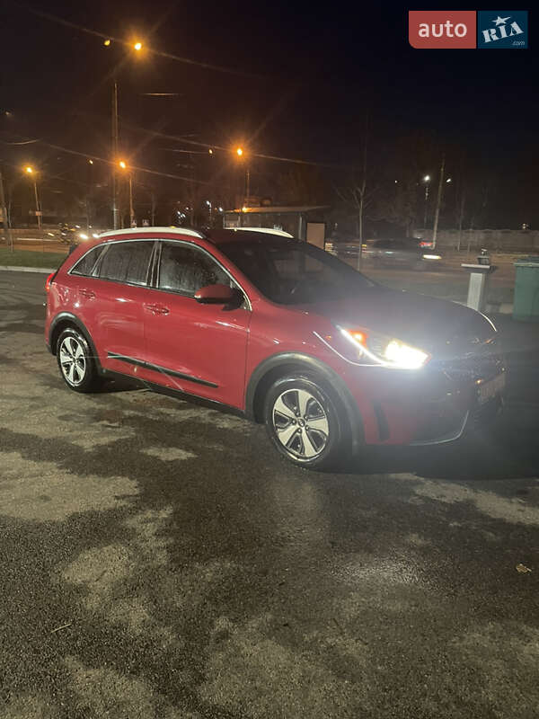 Внедорожник / Кроссовер Kia Niro 2017 в Чернигове
