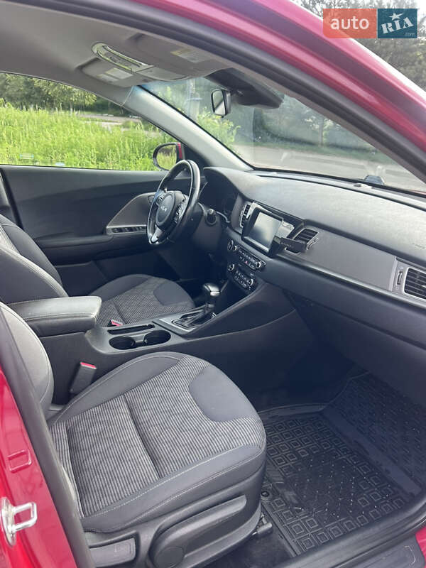 Внедорожник / Кроссовер Kia Niro 2017 в Золочеве