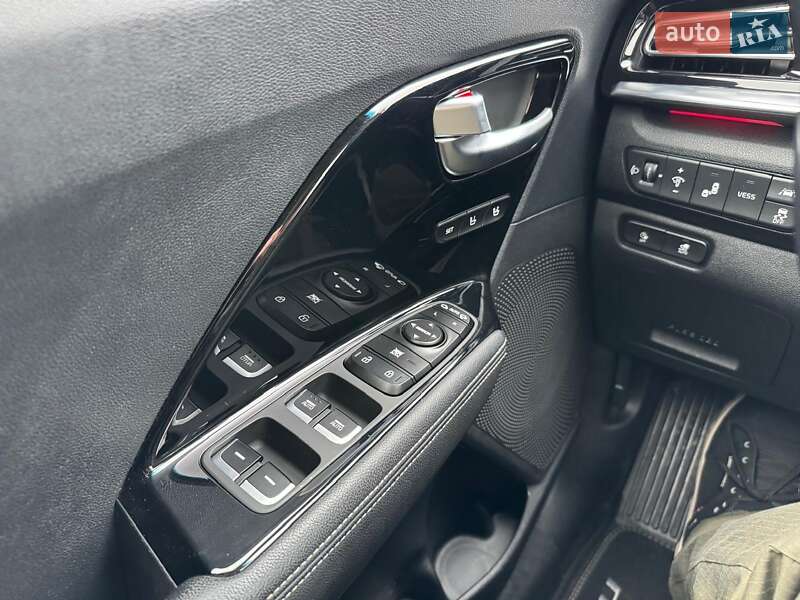Позашляховик / Кросовер Kia Niro 2020 в Львові фото 23 Позашляховик / Кросовер Kia Niro 2020 в Львові