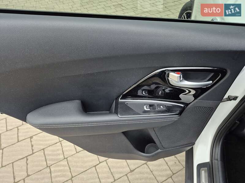 Внедорожник / Кроссовер Kia Niro 2019 в Владимире фото 61 Внедорожник / Кроссовер Kia Niro 2019 в Владимире