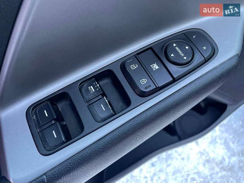 Внедорожник / Кроссовер Kia Niro 2017 в Киеве фото 15 Внедорожник / Кроссовер Kia Niro 2017 в Киеве