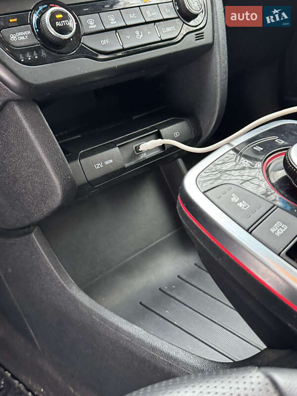 Внедорожник / Кроссовер Kia Niro 2019 в Каменец-Подольском