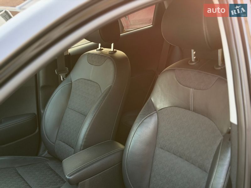 Внедорожник / Кроссовер Kia Niro 2017 в Львове