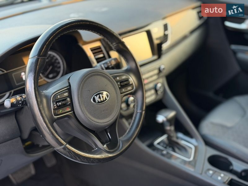 Внедорожник / Кроссовер Kia Niro 2017 в Львове
